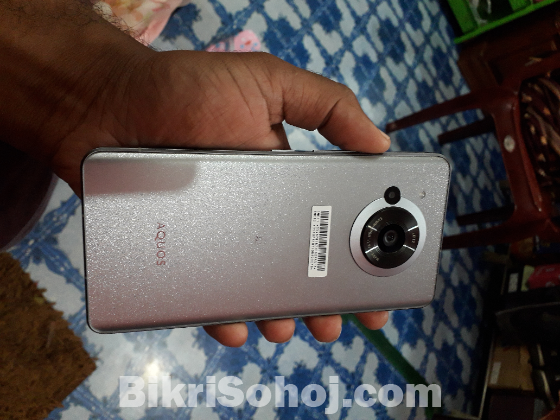 Sharp Aquos R7 12/256